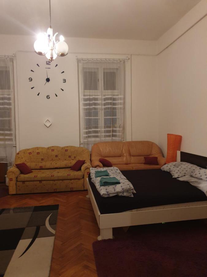 Izisz Debrecen Exterior foto